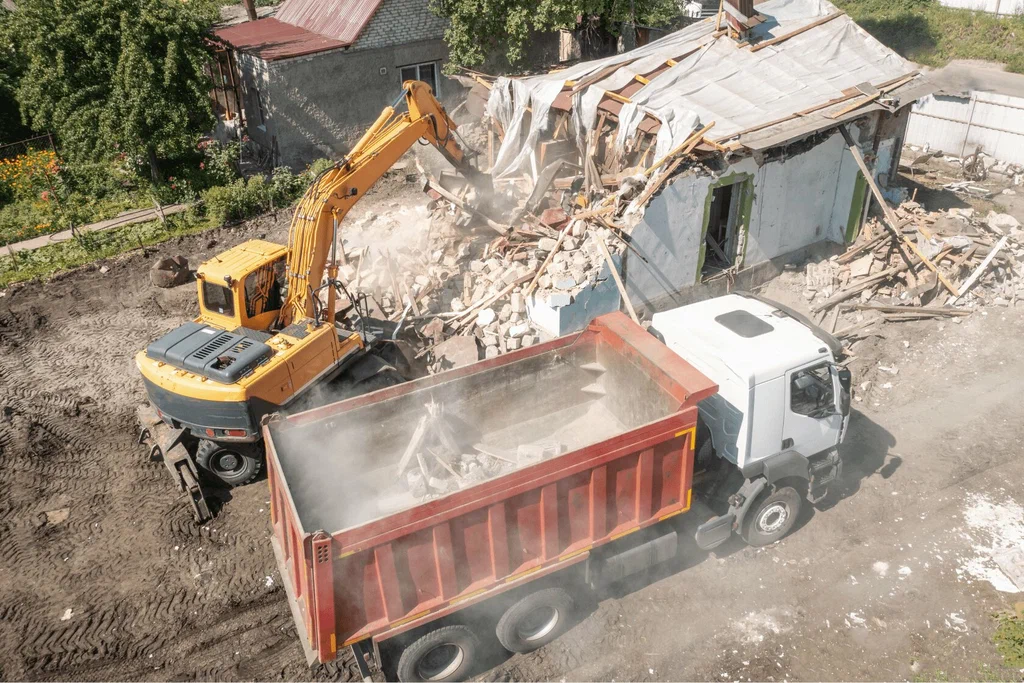 Вывоз мусора после сноса зданий с выездом в Чебоксарах в октябре